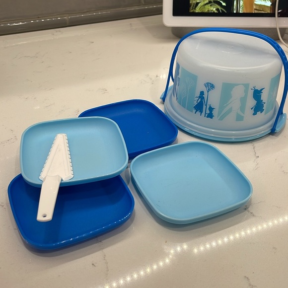 New Tupperware Frozen 2 Cake Serving Set - Picture 2 of 6